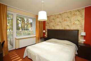 Отель Pühajärve Spa & Holiday Resort Отепя Двухместный номер с 1 кроватью или 2 отдельными кроватями, доступ к бассейну-1