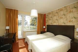 Отель Pühajärve Spa & Holiday Resort Отепя Двухместный номер с 1 кроватью или 2 отдельными кроватями, доступ к бассейну-2